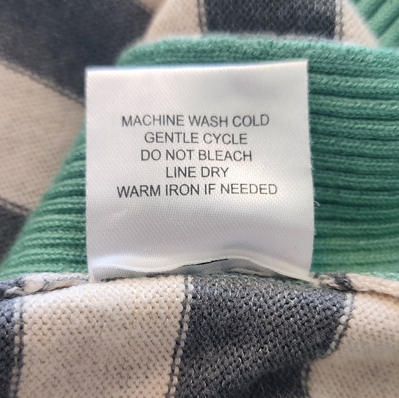 Olive and Oak Sweater Size Small - Picture 5 of 5